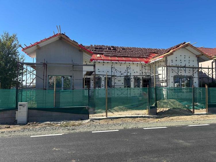 Casă cu 3 camere cu Teren 310 Mp în Moșnița Nouă