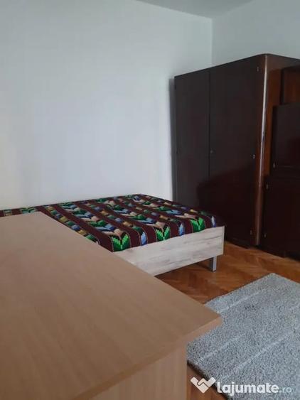 Inchiriez apartament 3 camere - 1