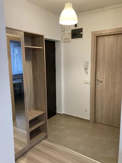 Garsonieră decomandată în Titan