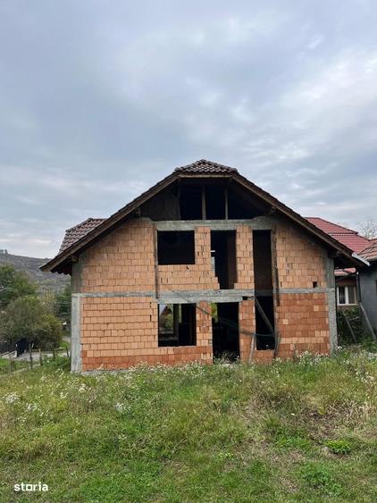 Casă cu 4 camere în Pănet
