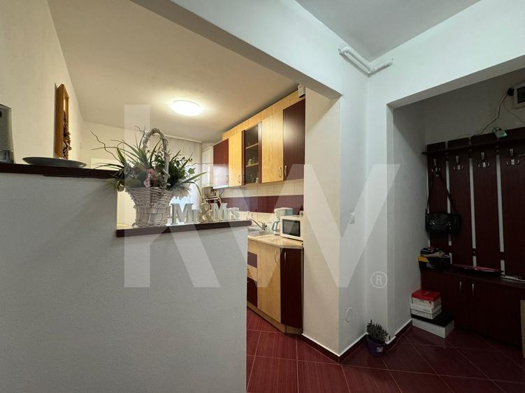 Apartament cu 3 camere semidecomandat, mobilat în Mihai Viteazul