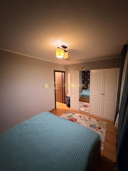 Apartament cu 3 camere decomandat, mobilat în Tei
