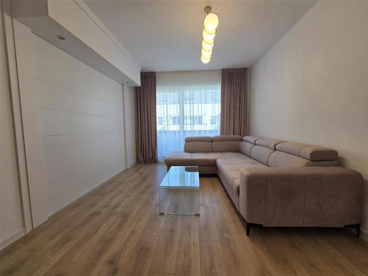 Apartament cu 2 camere decomandat, mobilat în Tractorul