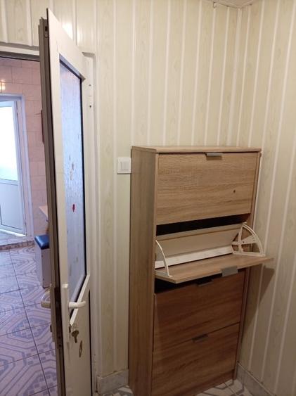Apartament cu 3 camere decomandat, mobilat în Est