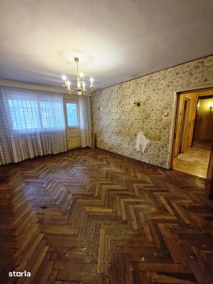 Apartament cu 3 camere decomandat în Grivița