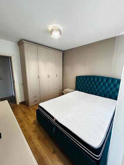 Apartament cu 4 camere semidecomandat, mobilat în Apărătorii Patriei