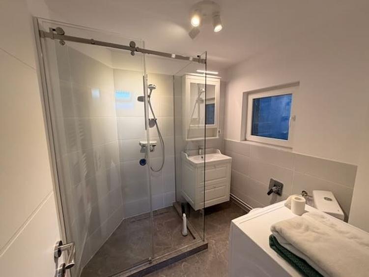 Apartament cu 6 camere decomandat, mobilat în Clucerului