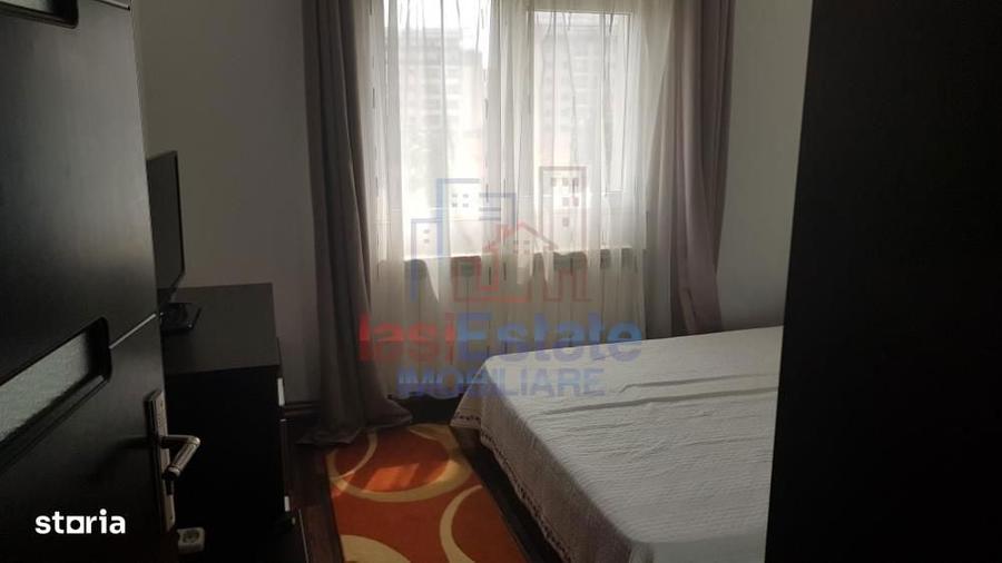 Apartament cu 3 camere decomandat în Nicolina