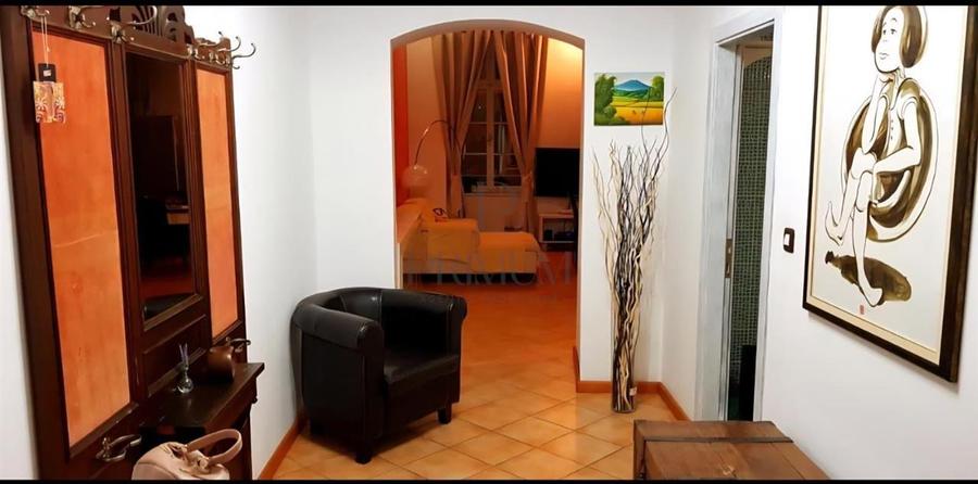 Apartament cu 2 camere semidecomandat, mobilat în Central