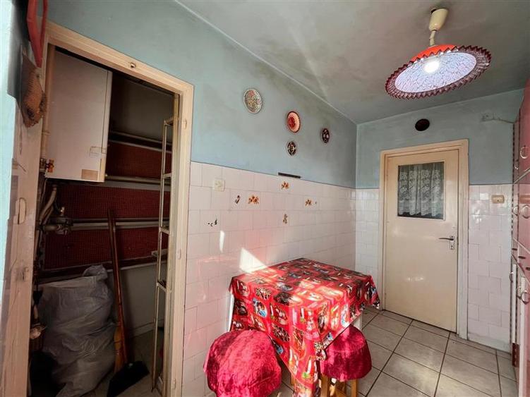 Apartament cu 3 camere nedecomandat în Central