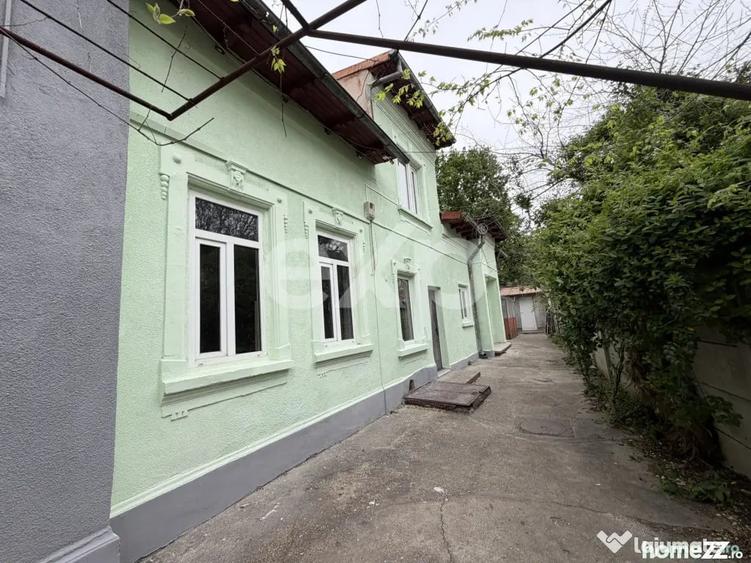 Casă cu 6 camere cu Teren 306 Mp în Central
