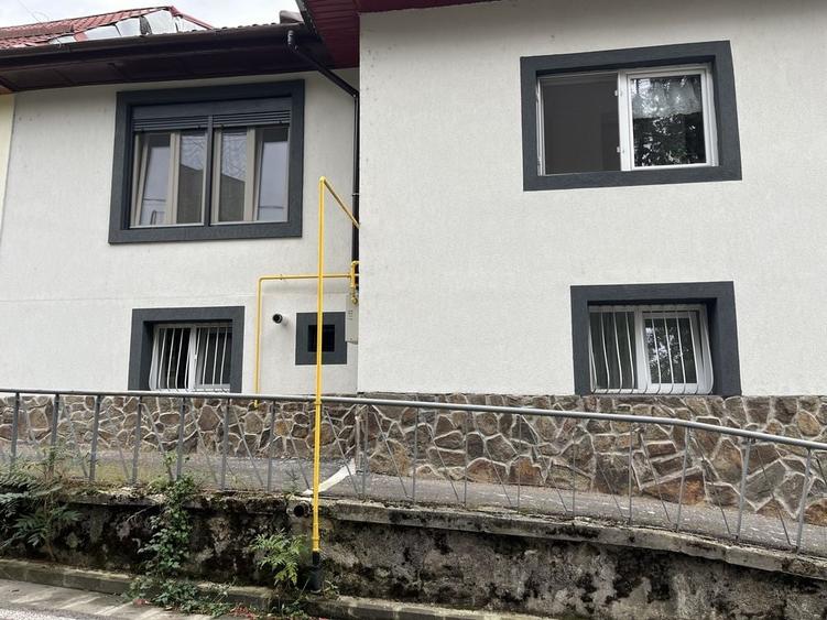 Casă cu 4 camere în Central