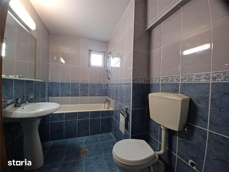 Apartament cu 3 camere decomandat în Victoriei