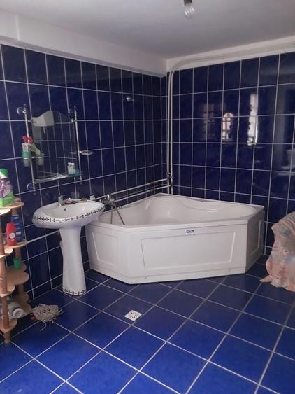 Casă cu 4 camere în Săcelu