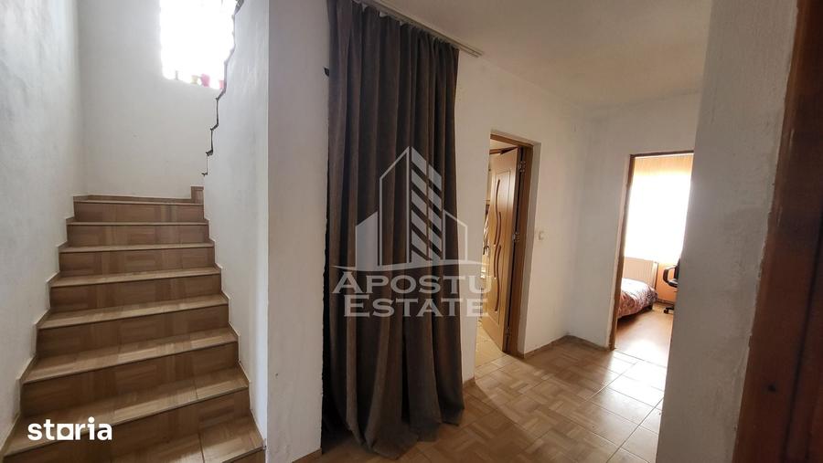 Casă cu 7 camere cu Teren 550 Mp în Dudeștii Noi