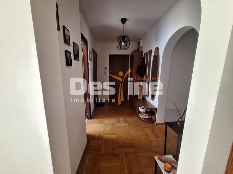 Apartament cu 3 camere decomandat, mobilat în Nerva Traian