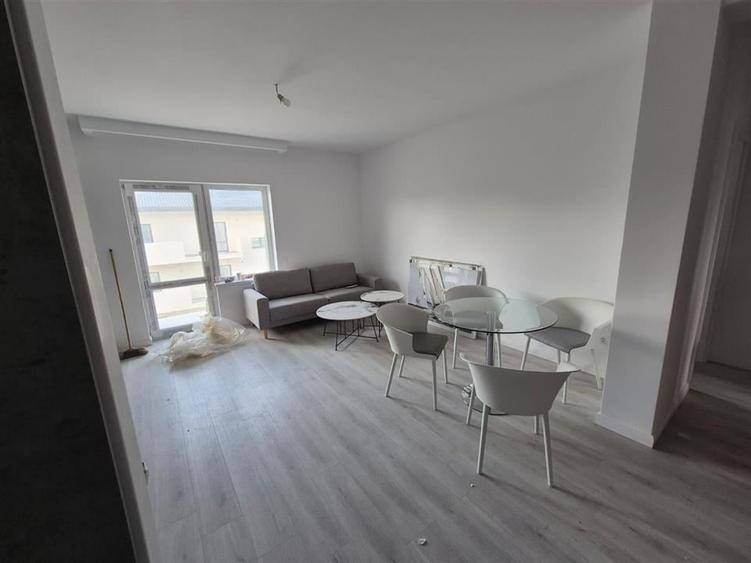 Apartament cu 3 camere decomandat în Șelimbăr — fotografia 3