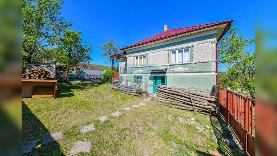 Casă cu 5 camere cu Teren 2594 Mp în Sic