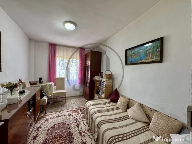 Casă cu 7 camere cu Teren 1190 Mp în Sud