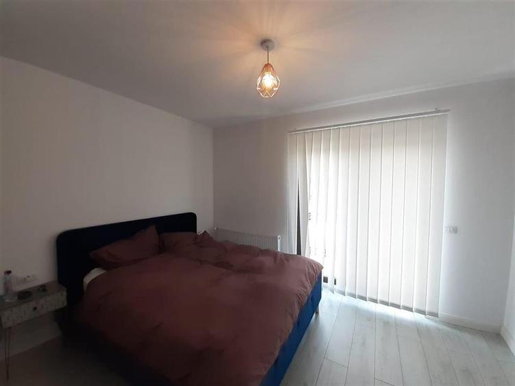 Casă cu 5 camere cu Teren 400 Mp în Lețcani