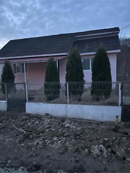 Casă cu 2 camere cu Teren 5 Mp în Sălcuța