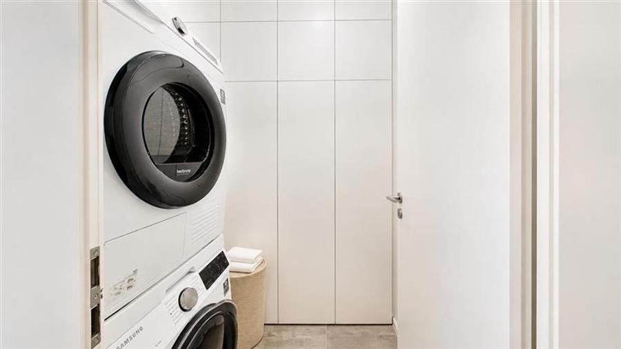 Apartament cu 3 camere decomandat, mobilat în Tractorul