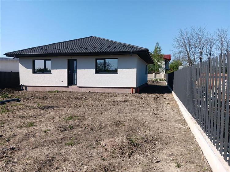 Casă individuală cu 3 camere cu Teren 430 Mp în Țuțora