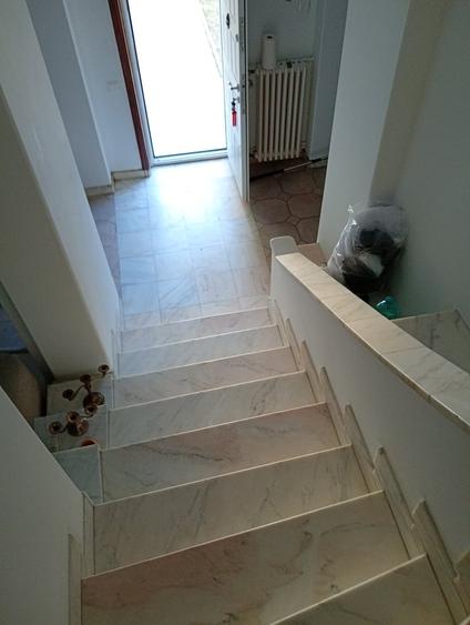 Casă cu 5 camere cu Teren 275 Mp în Tineretului