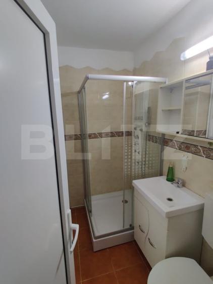 Apartament cu 4 camere semidecomandat, mobilat în Plopilor