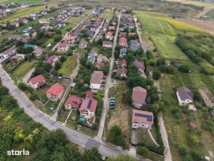 Teren de 1000 mp, în Rediu