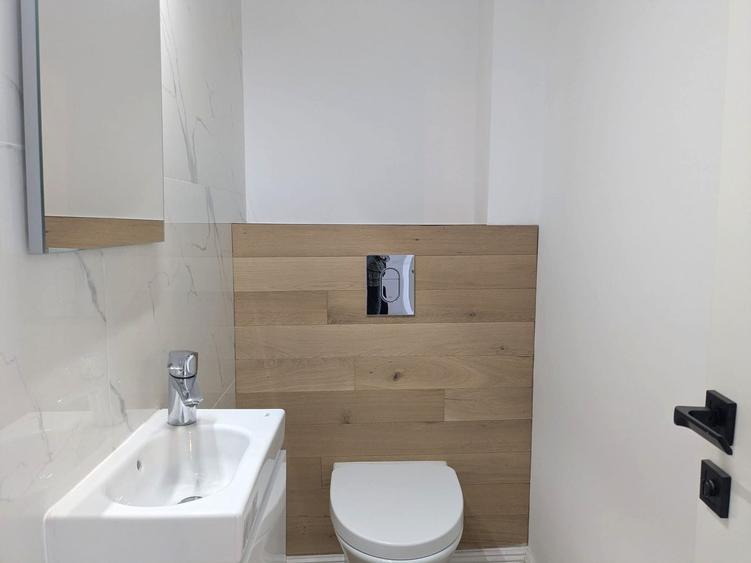 Apartament cu 3 camere decomandat în Polonă