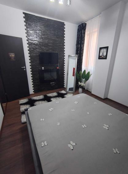 Apartament cu 2 camere semidecomandat în Roșu