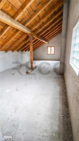 Casă cu 6 camere cu Teren 249 Mp în Rogerius