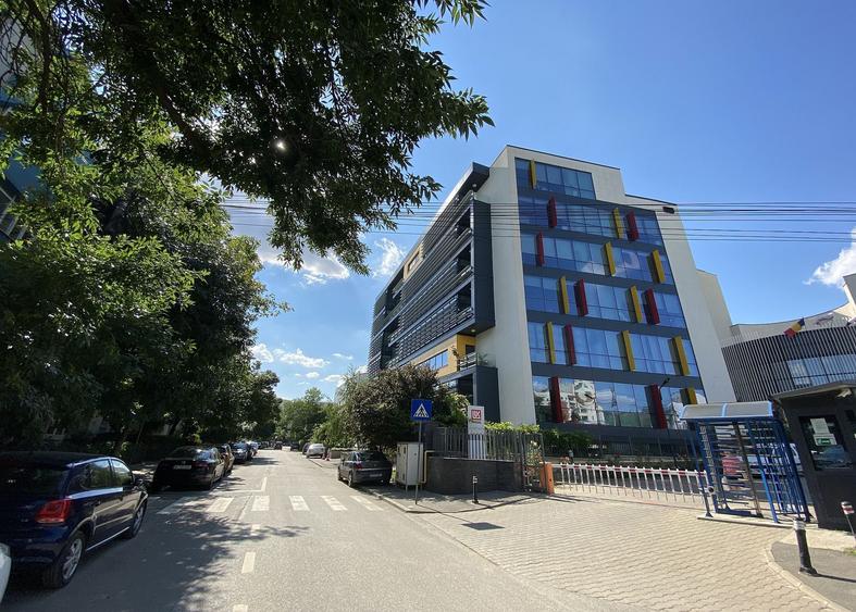 Birou, de 3,617 mp, în Aviației