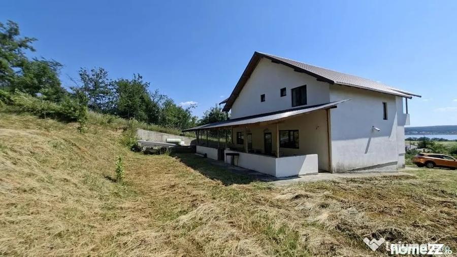 Casă cu 7 camere cu Teren 1200 Mp în Budeasa