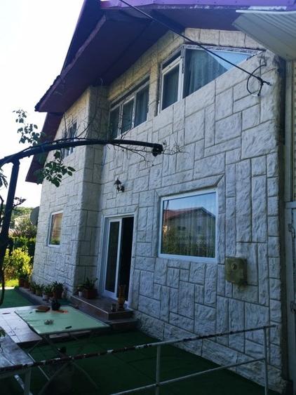 Casă individuală cu 8 camere cu Garaj în Trivale