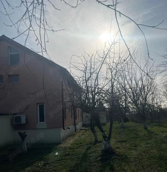 Casă cu 5 camere cu Teren 2050 Mp în Movilița