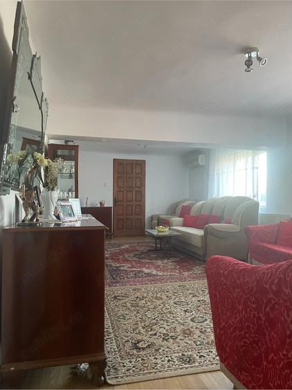 Casă cu 3 camere cu Teren 1550 Mp în Est