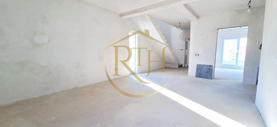 Duplex cu 4 camere cu Canalizare în Giroc