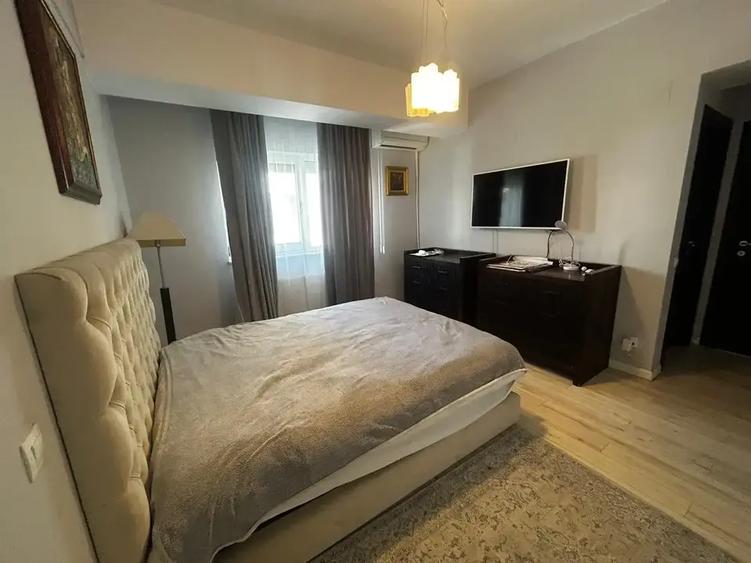 Apartament cu 4 camere decomandat în Parcul Carol