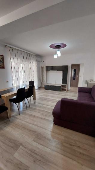 Apartament cu 3 camere decomandat în Giroc