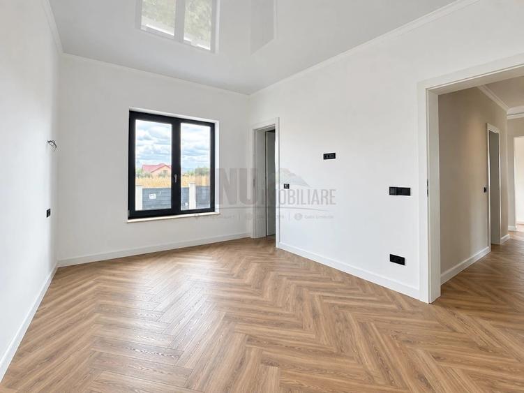 Casă individuală cu 4 camere cu Teren 450 Mp în Central