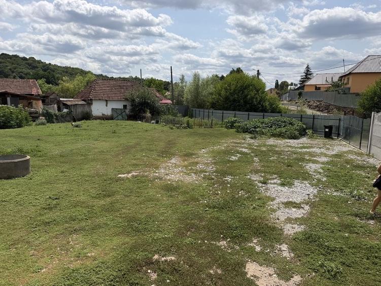 Casă cu 3 camere în Stracoș