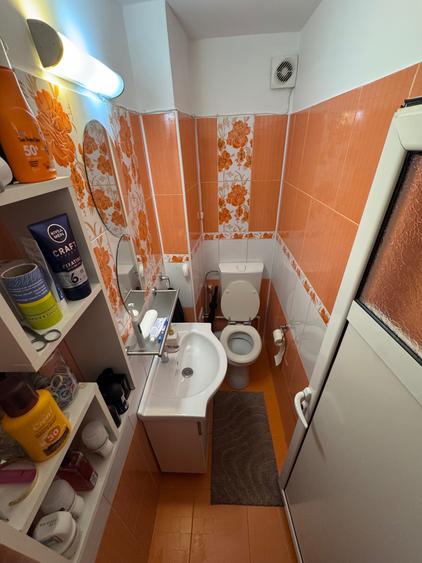 Apartament cu 3 camere semidecomandat în Central