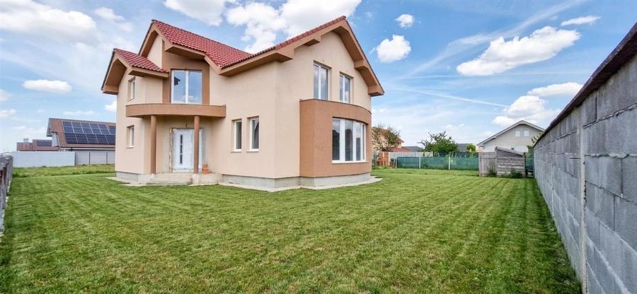 Casă cu 5 camere cu Teren 500 Mp în Nojorid
