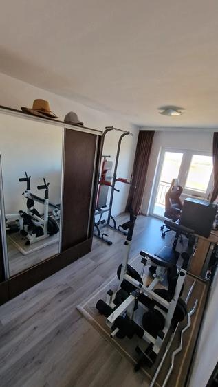 Apartament cu 3 camere decomandat în Turnișor