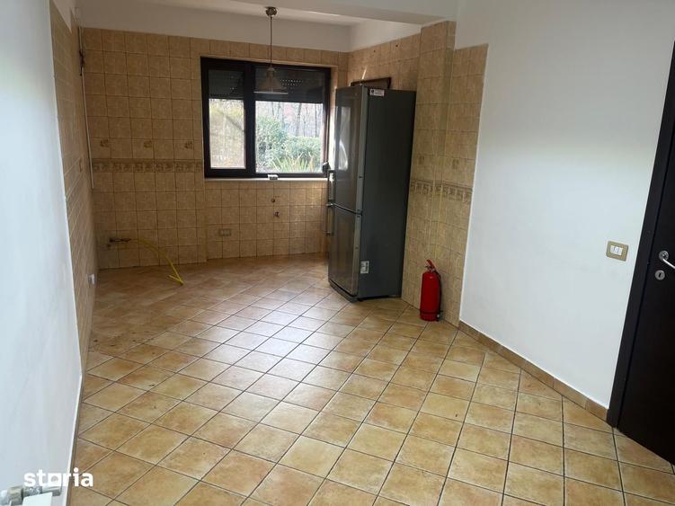 Casă cu 7 camere decomandat cu Teren 120 Mp în Floreasca