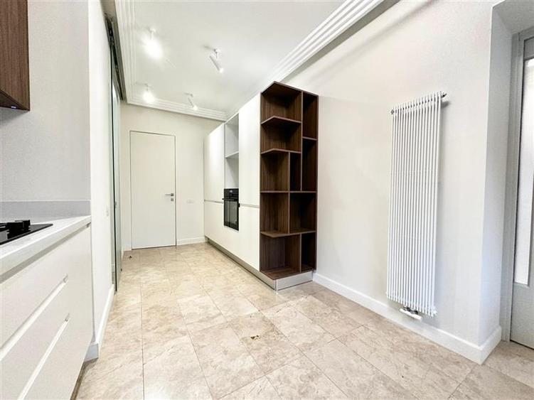 Apartament cu 4 camere decomandat, mobilat în Capitale