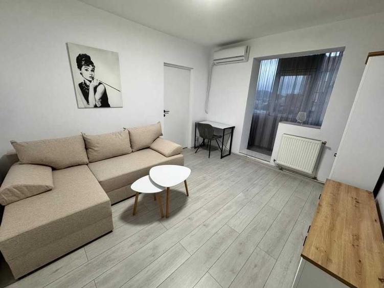 Apartament cu 2 camere semidecomandat în Podu Roș