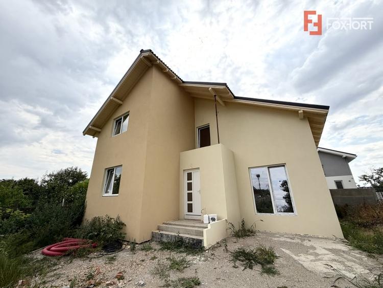 Casă individuală cu 4 camere cu Canalizare în Sânandrei